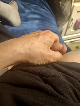 Snapshot of armdy371 chatting on March 21, 1:45 am armdy371 online show from March 21, 1:45 am