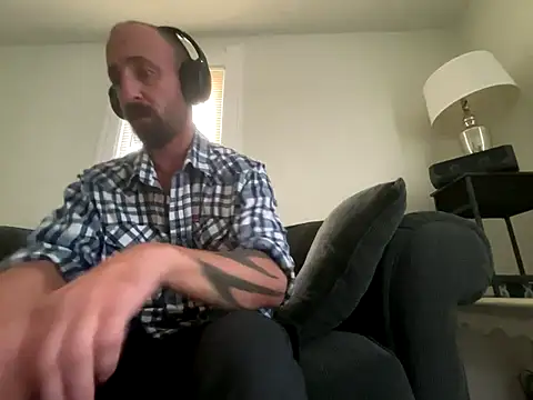 Snapshot of armdy371 chatting on October 4, 12:14 pm armdy371 online show from October 4, 12:14 pm