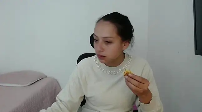 loren3124 online show from December 14, 1:17 am