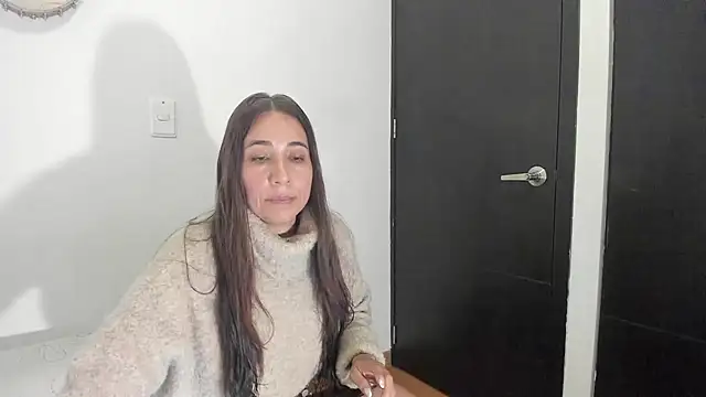 electra hunt online show from December 14, 11:45 pm