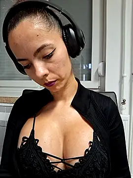 allinqueen online show from October 23, 12:48 pm