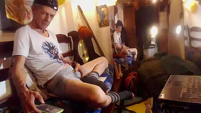 laye19 online show from December 2, 4:07 am