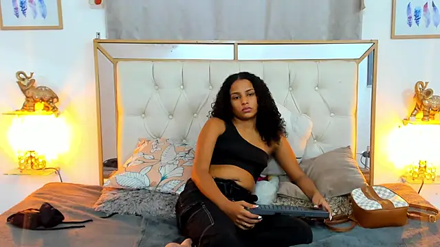 Snapshot of camila_sex_latina chatting on January 12, 12:39 am camila sex latina online show from January 12, 12:39 am