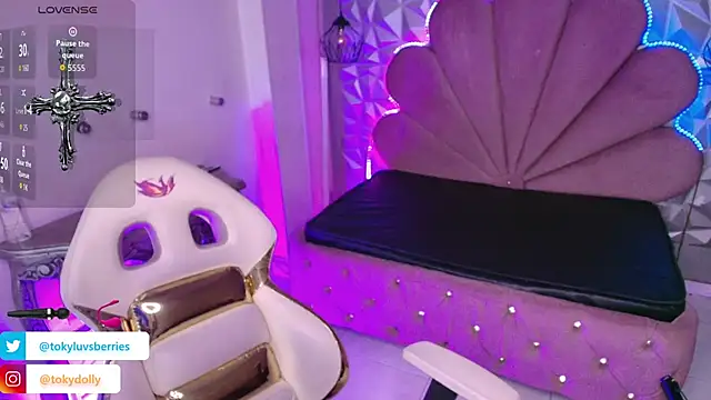 toky doll online show from October 10, 9:25 pm