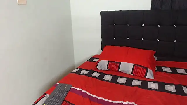 caroline steven05 online show from November 4, 5:17 am