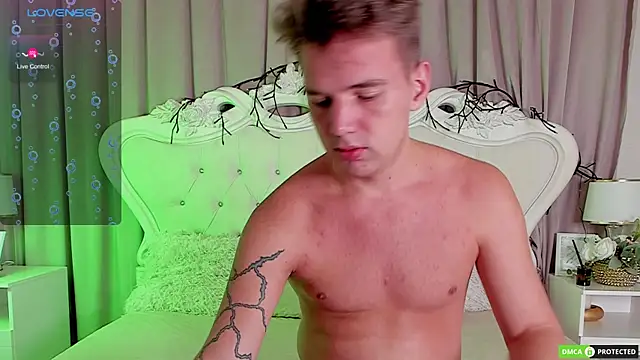 ArthurWhitee online show from January 18, 3:10 am