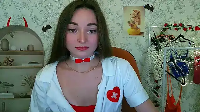  Barbie Kiss  online show from October 31, 3:46 pm