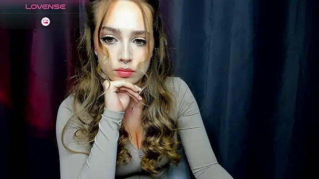 Snapshot of YaraKroft_ chatting on December 3, 8:45 am YaraKroft online show from December 3, 8:45 am