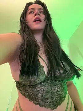 CoralineKam1 online show from March 17, 5:05 pm