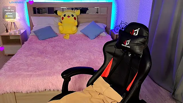 Dina dee online show from December 3, 6:15 am