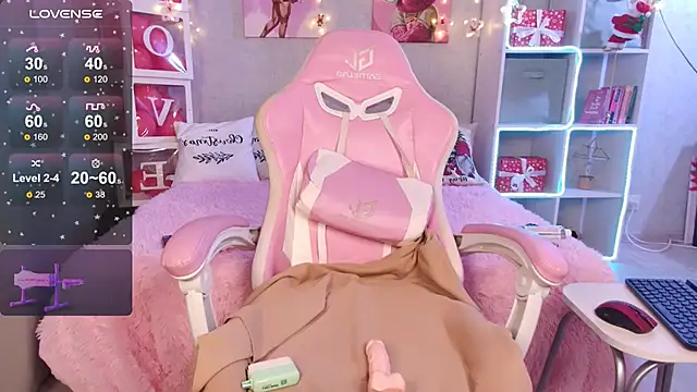 Snapshot of Dina_dee chatting on December 16, 11:21 pm Dina dee online show from December 16, 11:21 pm