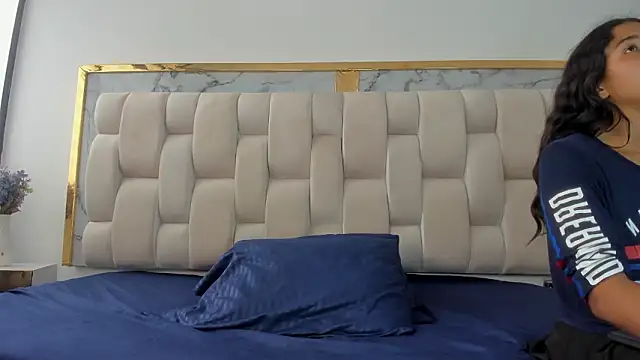 Hanna lens online show from March 25, 5:52 pm