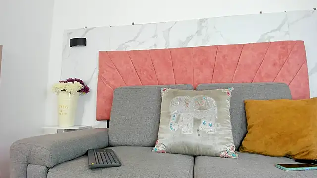 Hanna lens online show from April 9, 7:19 pm