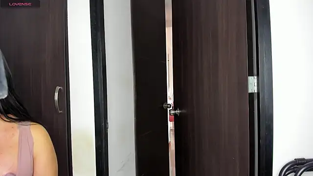 emily huddson  online show from February 1, 7:34 pm