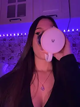 Snapshot of EricaWalls chatting on December 23, 1:40 am EricaWalls online show from December 23, 1:40 am