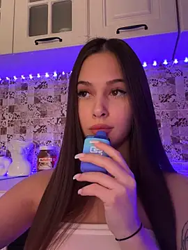 Snapshot of EricaWalls chatting on January 21, 11:24 am EricaWalls online show from January 21, 11:24 am