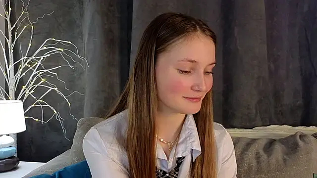 Snapshot of MonaEldon chatting on December 11, 4:39 am MonaEldon online show from December 11, 4:39 am