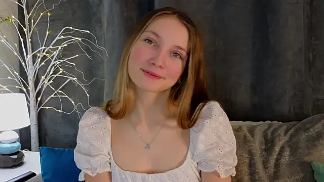 Snapshot of MonaEldon chatting on December 14, 1:17 am MonaEldon online show from December 14, 1:17 am