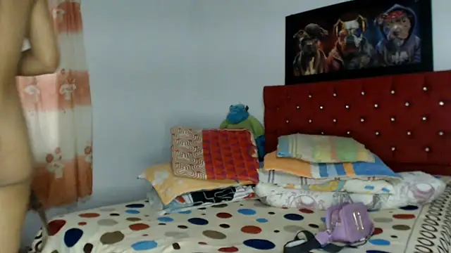 Snapshot of dirtycouplehot2 chatting on March 6, 12:10 am dirtycouplehot2 online show from March 6, 12:10 am