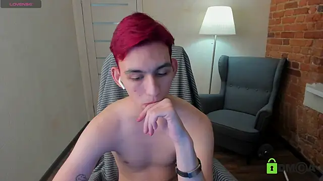 Snapshot of Ul_Tima chatting on December 30, 1:15 am Ul Tima online show from December 30, 1:15 am