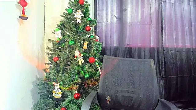 Snapshot of litle_mily_ chatting on January 8, 9:55 pm litle mily online show from January 8, 9:55 pm