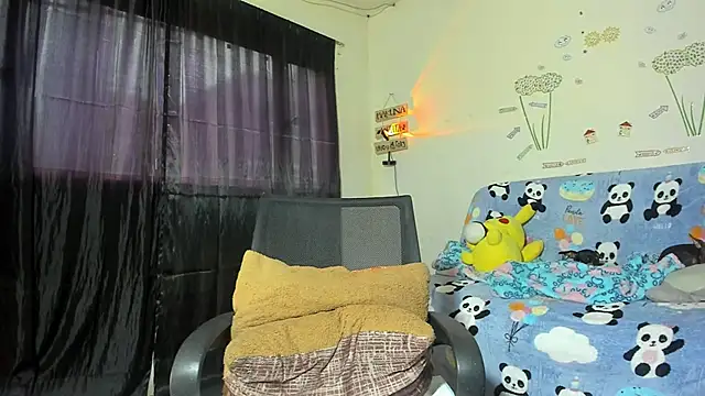 Snapshot of litle_mily_ chatting on January 25, 9:57 pm litle mily online show from January 25, 9:57 pm