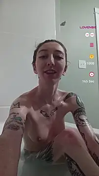 Snapshot of lovelylucyy chatting on December 15, 1:46 am lovelylucyy online show from December 15, 1:46 am