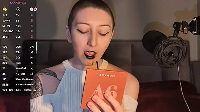 Snapshot of lovelylucyy chatting on February 5, 8:14 pm lovelylucyy online show from February 5, 8:14 pm