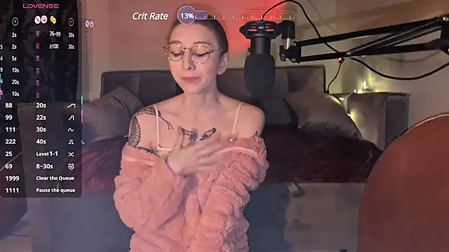 Snapshot of lovelylucyy chatting on February 8, 11:24 pm lovelylucyy online show from February 8, 11:24 pm