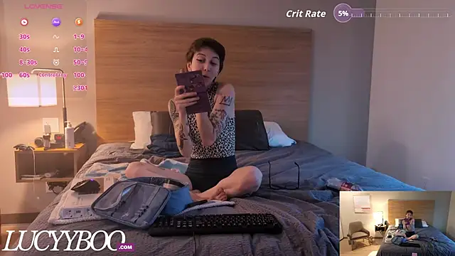 Snapshot of lovelylucyy chatting on October 13, 10:43 pm lovelylucyy online show from October 13, 10:43 pm