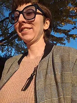 lovelylucyy online show from December 19, 10:50 pm