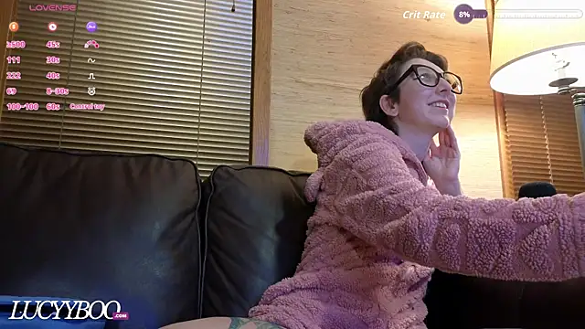 lovelylucyy online show from January 12, 12:38 am