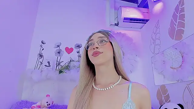 Snapshot of Ariadna_Evangeline chatting on November 28, 5:54 am Ariadna Evangeline online show from November 28, 5:54 am