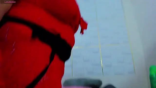 Snapshot of IsaSixty9 chatting on December 5, 12:41 am IsaSixty9 online show from December 5, 12:41 am