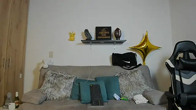 julian wallace online show from December 19, 8:27 pm