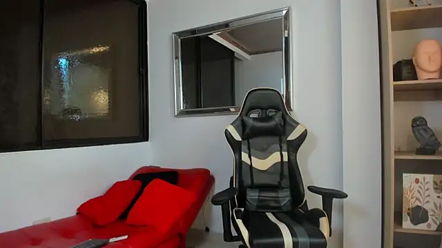 julian wallace online show from February 21, 7:37 pm