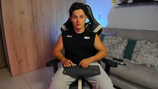 julian wallace online show from February 24, 1:47 am