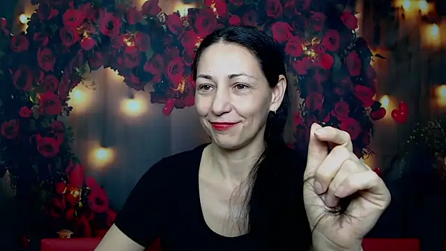 Snapshot of LiluGrants chatting on February 6, 1:49 am LiluGrants online show from February 6, 1:49 am