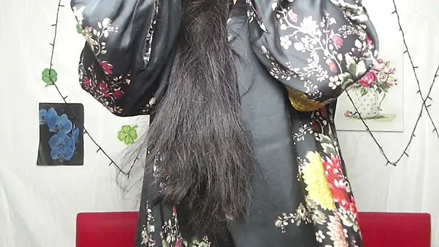 Snapshot of LiluGrants chatting on March 21, 1:13 am LiluGrants online show from March 21, 1:13 am