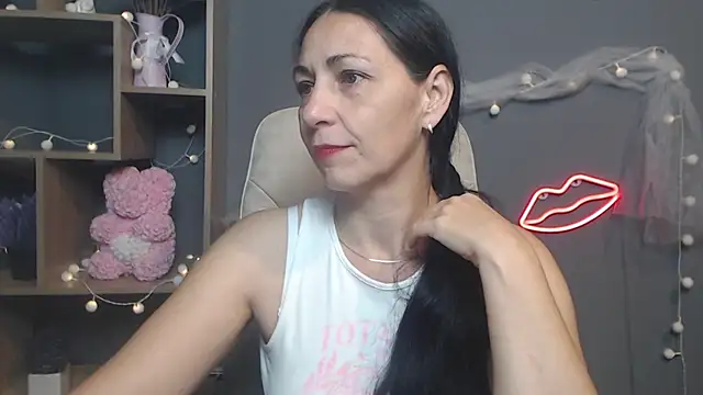 Snapshot of LiluGrants chatting on September 20, 6:09 pm LiluGrants online show from September 20, 6:09 pm