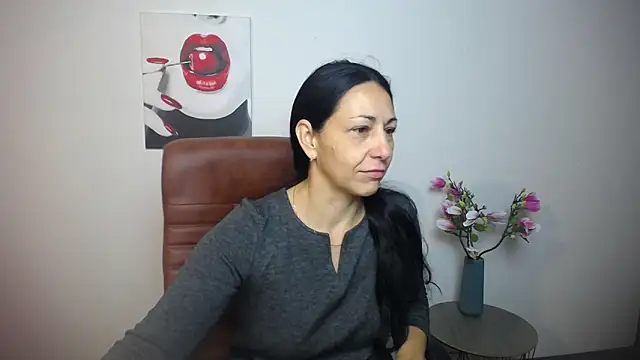 Snapshot of LiluGrants chatting on October 13, 6:19 pm LiluGrants online show from October 13, 6:19 pm