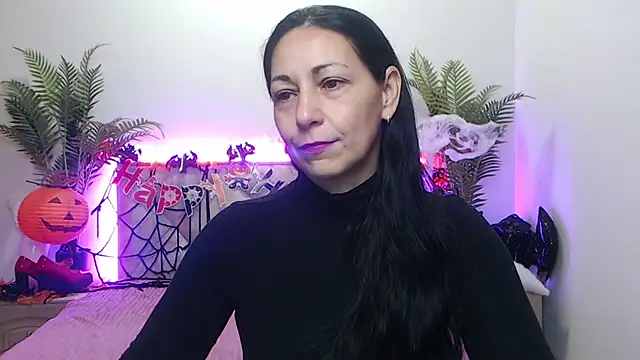 Snapshot of LiluGrants chatting on October 18, 6:08 pm LiluGrants online show from October 18, 6:08 pm