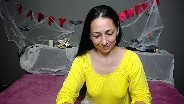 Snapshot of LiluGrants chatting on October 28, 7:05 pm LiluGrants online show from October 28, 7:05 pm