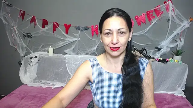 Snapshot of LiluGrants chatting on November 2, 7:05 pm LiluGrants online show from November 2, 7:05 pm