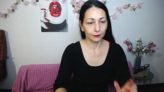 Snapshot of LiluGrants chatting on November 5, 7:03 pm LiluGrants online show from November 5, 7:03 pm