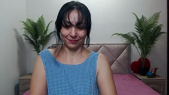 Snapshot of LiluGrants chatting on November 22, 7:13 pm LiluGrants online show from November 22, 7:13 pm