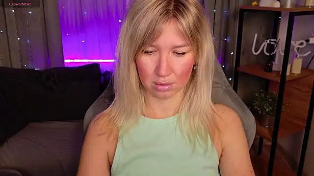 MilaBott online show from November 14, 8:07 pm