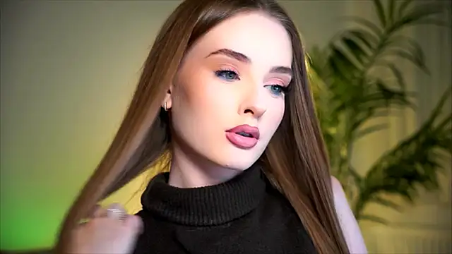 petitegonwiild online show from October 27, 8:13 pm