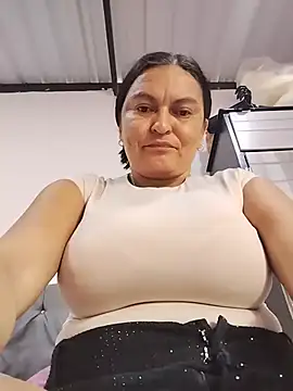 Horny-Mommy-Dirty online show from May 8, 11:48 am