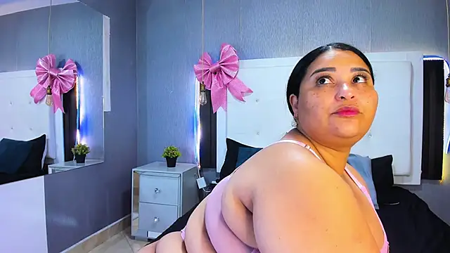 Snapshot of Clarigil chatting on November 29, 10:35 pm Clarigil online show from November 29, 10:35 pm